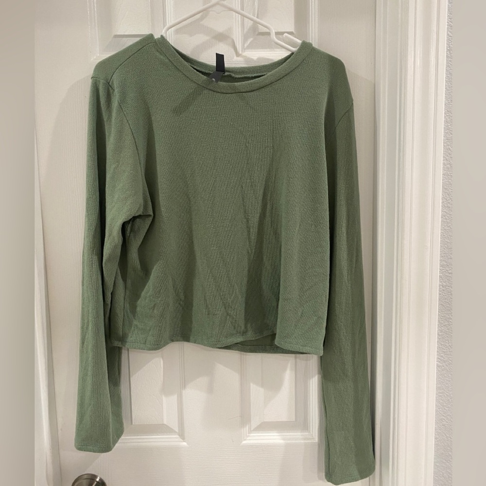 ALYA XL women’s sweater top
